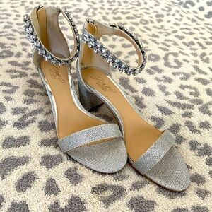 JEWEL BADGLEY MISCHKA BRADLEY EMBELLISHED ANKLE STRAP SANDAL SILVER SIZE 7 NWOB